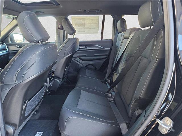 New 2025 Jeep Grand Cherokee Laredo X w/ Luxury Tech Group I AWD/4WD image 14