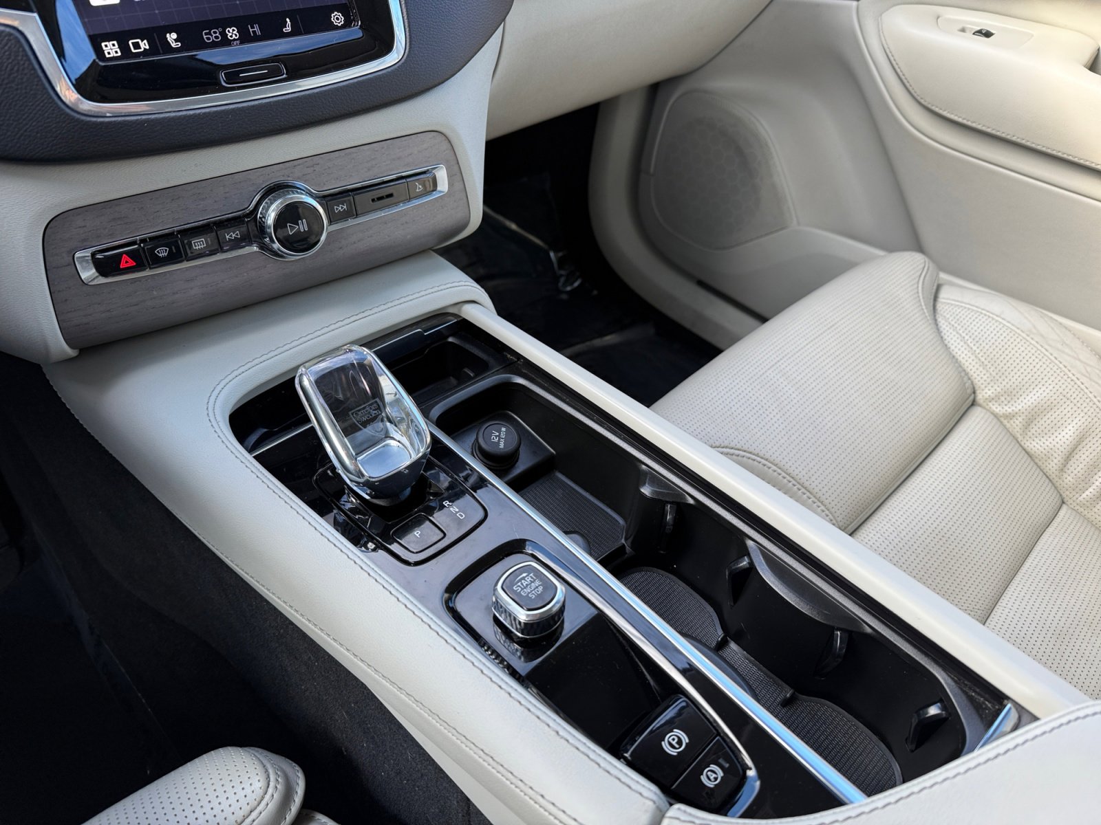 Used 2023 Volvo XC90 T8 Ultimate w/ Protection Package Premier image 13