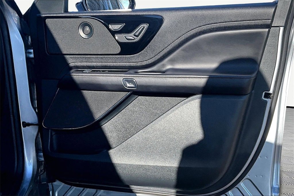Used 2023 Lincoln Aviator Reserve image 22