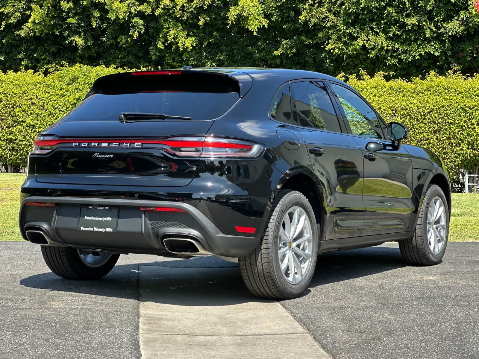 New 2026 Porsche Macan AWD/4WD image 8