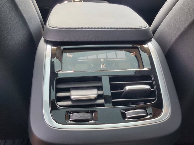 Used 2024 Volvo XC90 T8 Ultimate AWD/4WD image 31