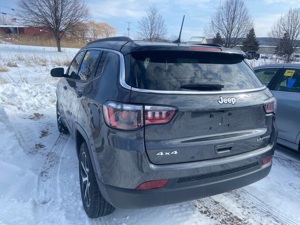 Used 2024 Jeep Compass Limited image 4