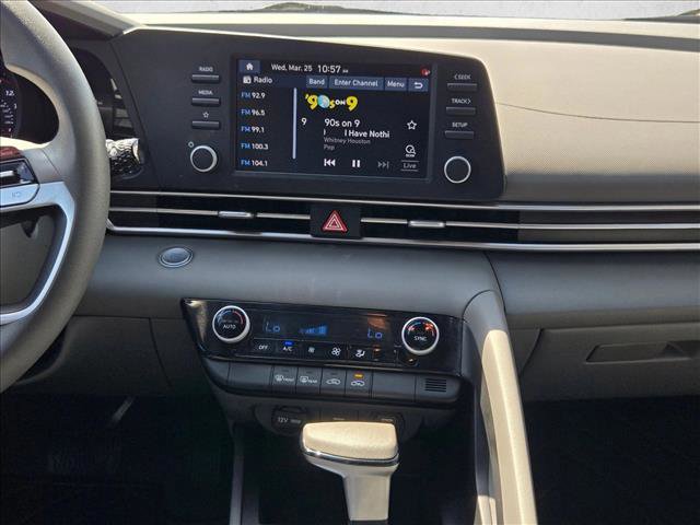 Used 2023 Hyundai Elantra SEL w/ Preferred Accessory Package FWD image 14
