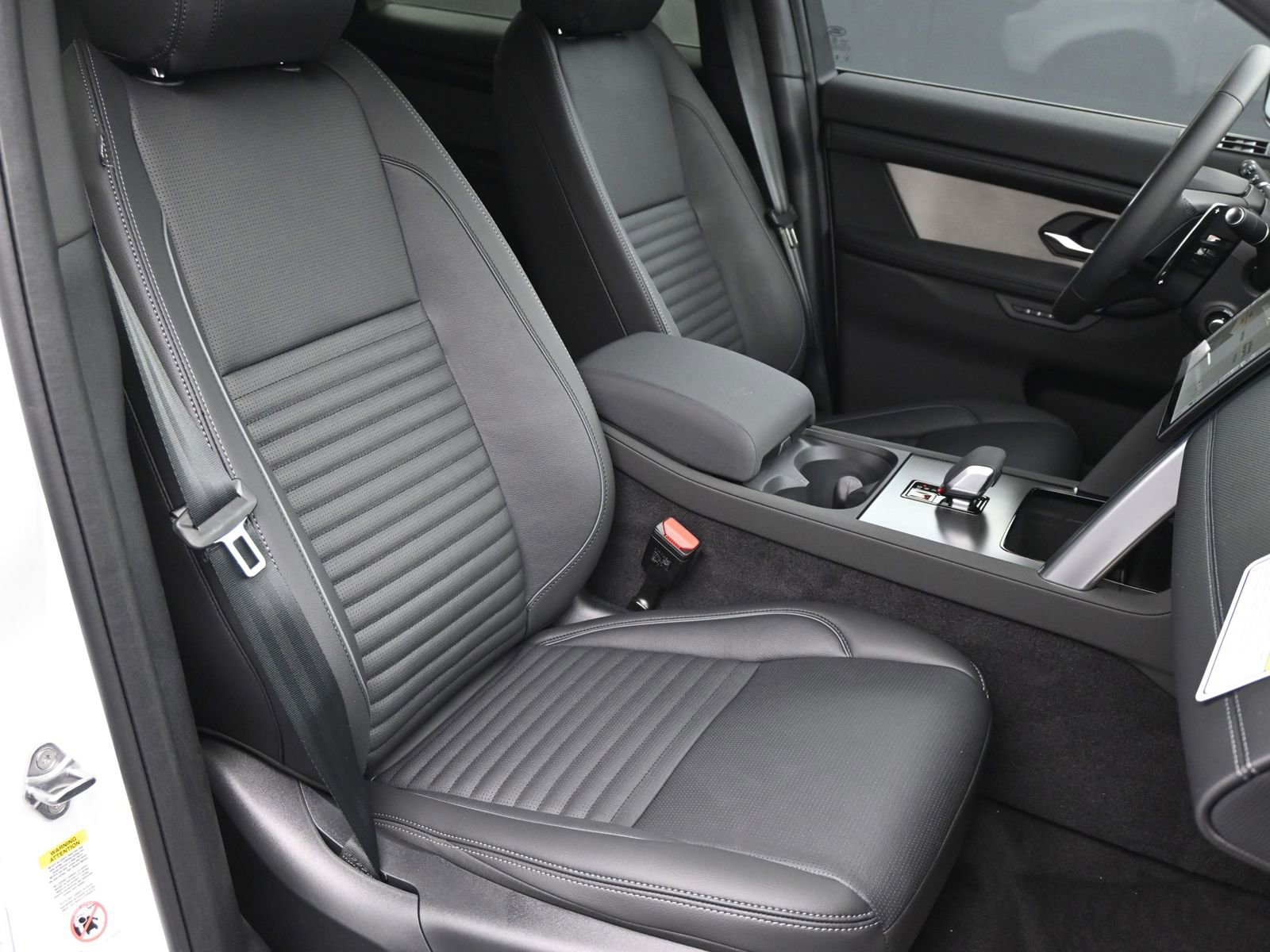 New 2025 Land Rover Discovery Sport Dynamic SE image 10