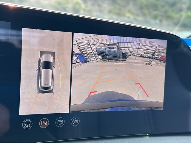 Used 2025 Cadillac Optiq Luxury 1 image 25