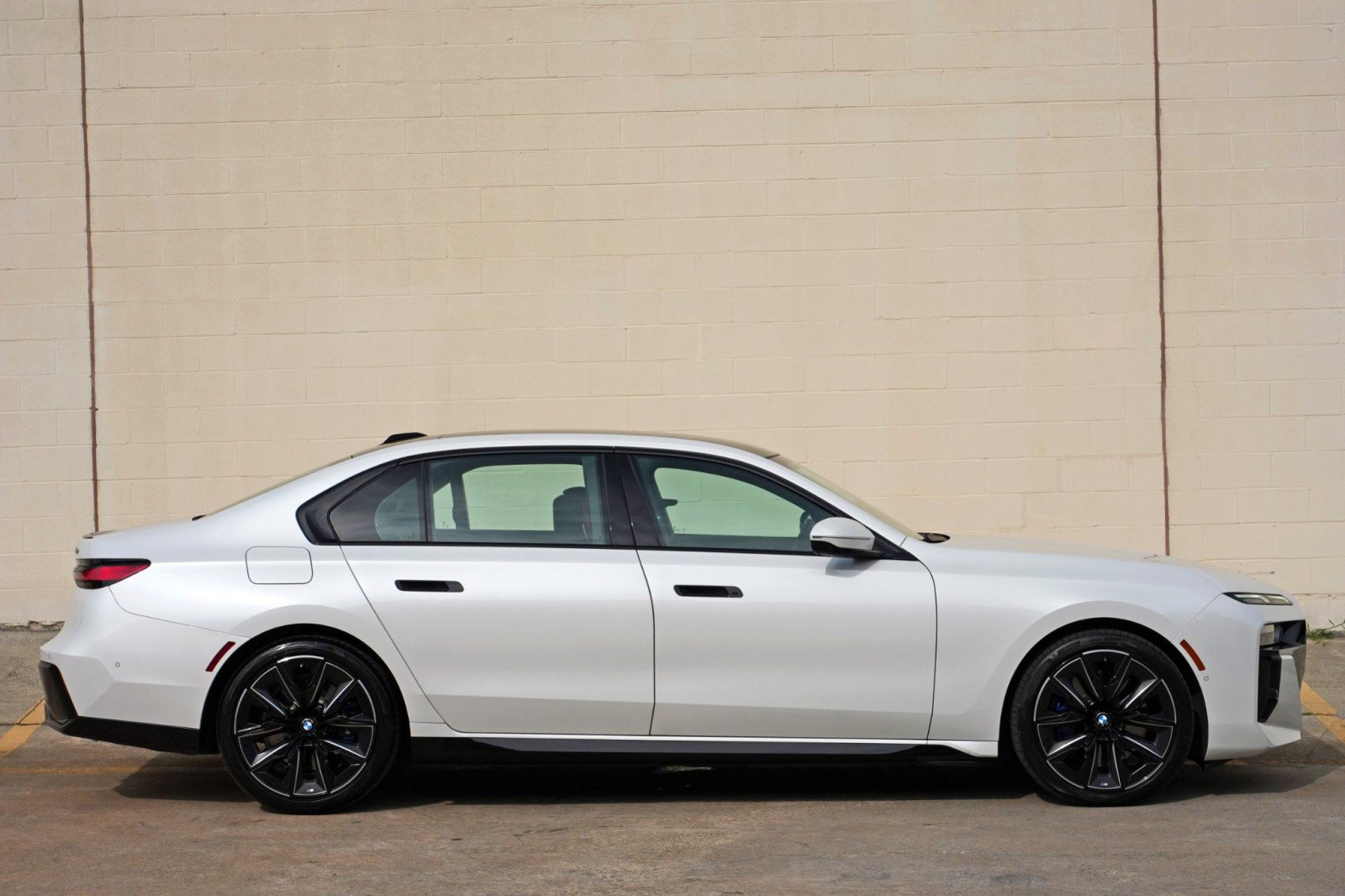 Used 2023 BMW 740i w/ Parking Assistance Package RWD image 66