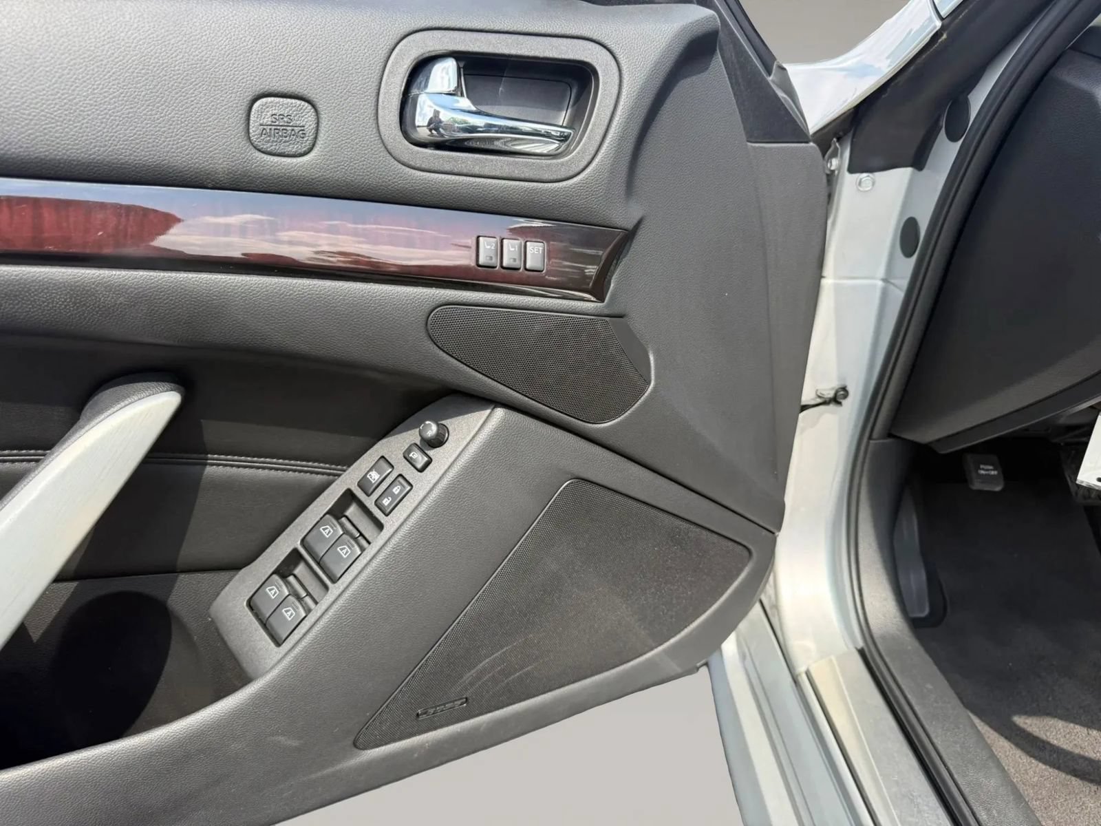 Used 2014 INFINITI Q60 Convertible w/ Premium Package RWD image 28