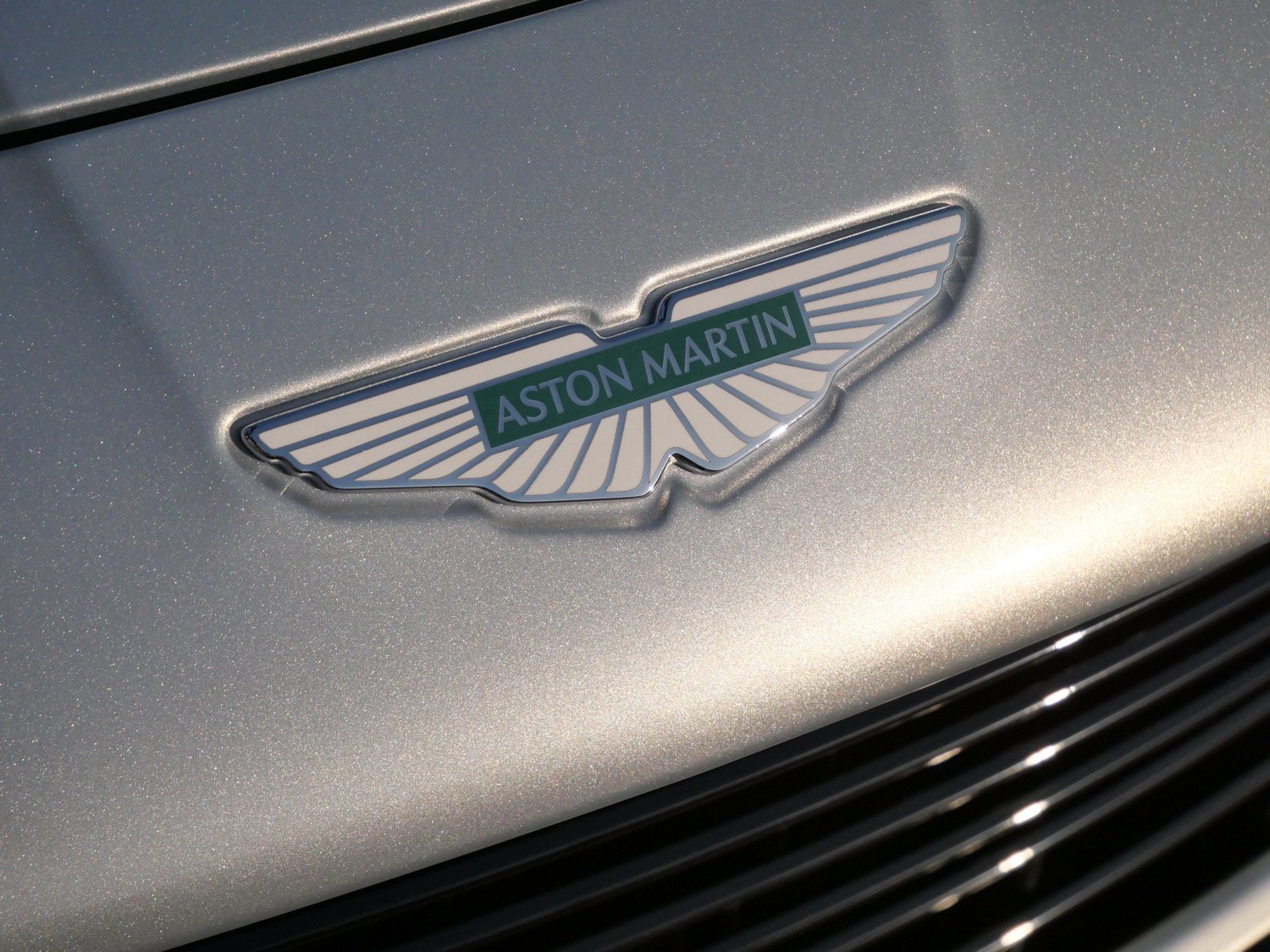New 2026 Aston Martin Vanquish Convertible RWD image 16