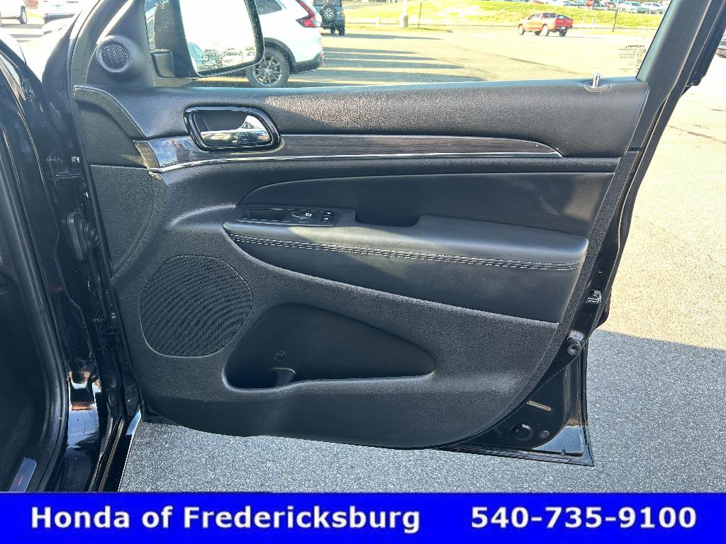 Used 2019 Jeep Grand Cherokee Overland AWD/4WD image 15