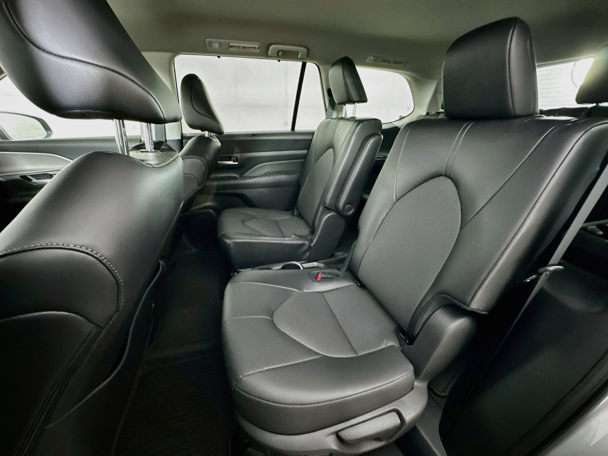 Used 2024 Toyota Grand Highlander AWD Hybrid image 26