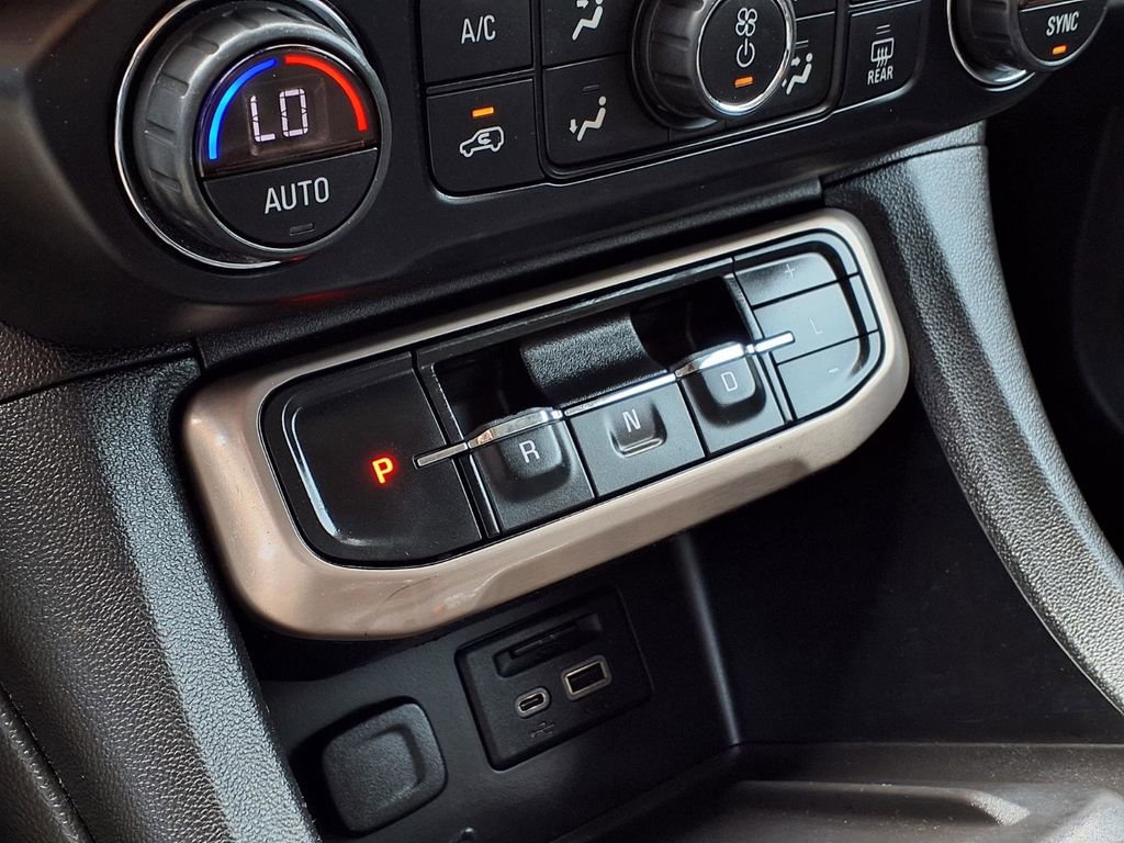 Used 2021 GMC Acadia Denali w/ Denali Technology Package FWD image 17