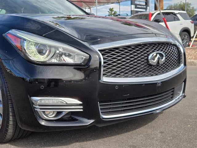 Used 2017 INFINITI Q70 L 3.7 w/ Deluxe Touring Package RWD image 2