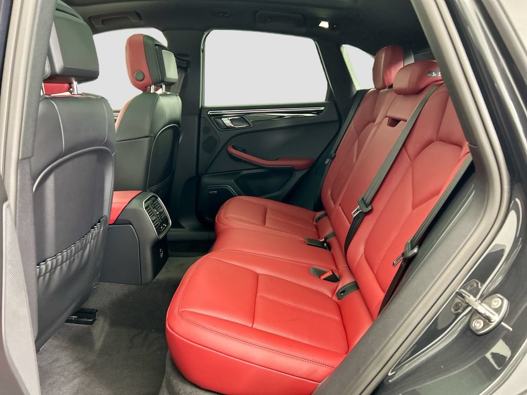 Used 2026 Porsche Macan AWD/4WD image 19