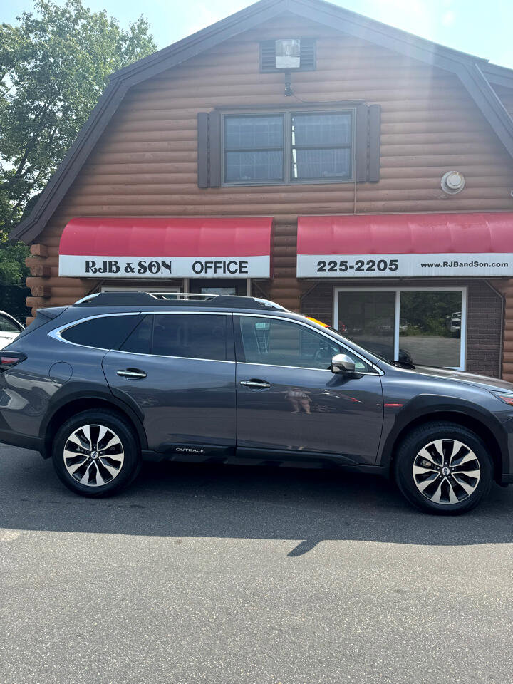 Used 2025 Subaru Outback Touring image 2