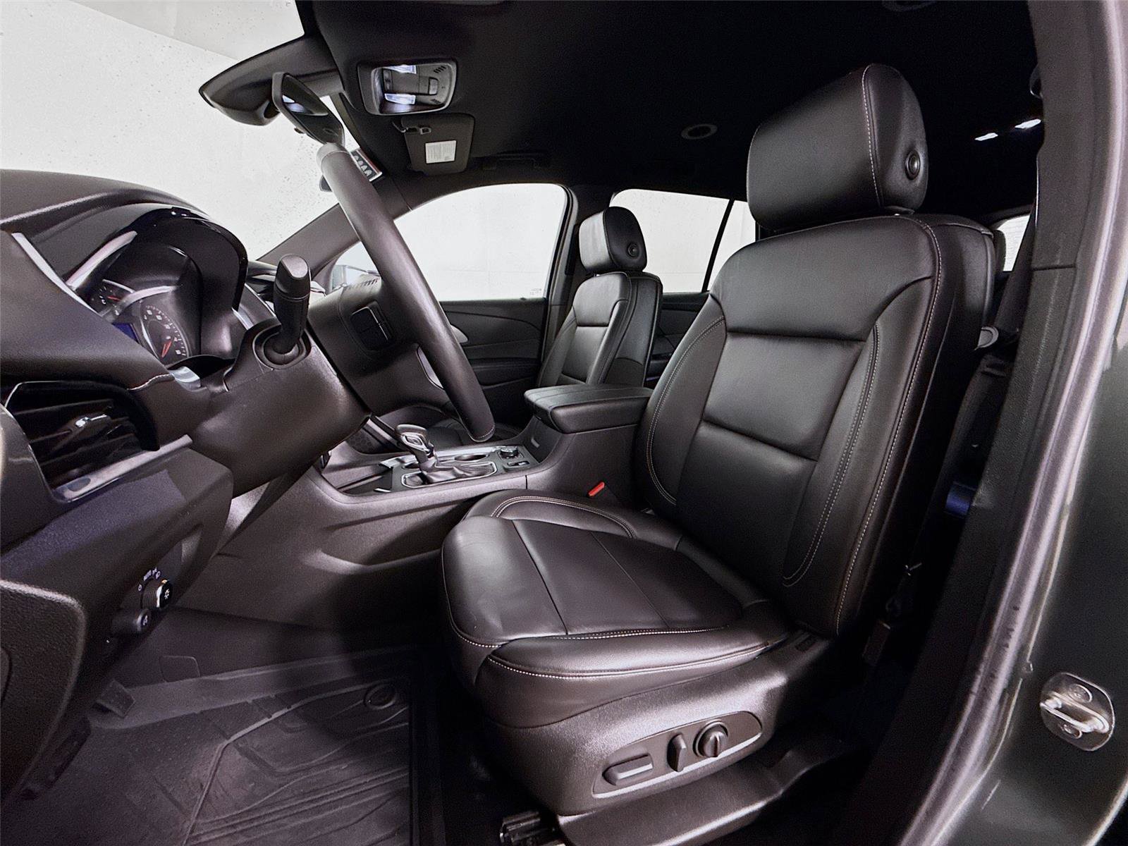 Used 2022 Chevrolet Traverse LT image 20