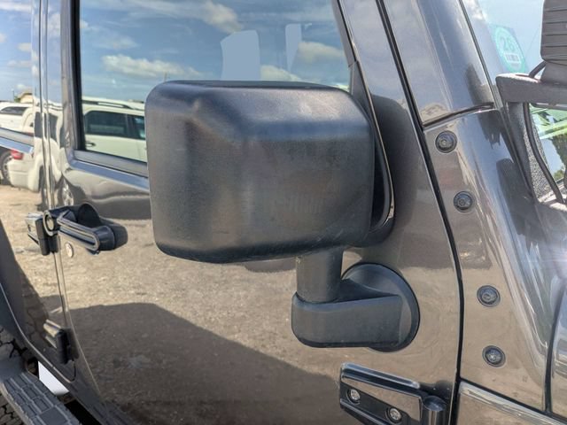 Used 2017 Jeep Wrangler Unlimited Rubicon w/ Connectivity Group AWD/4WD image 11