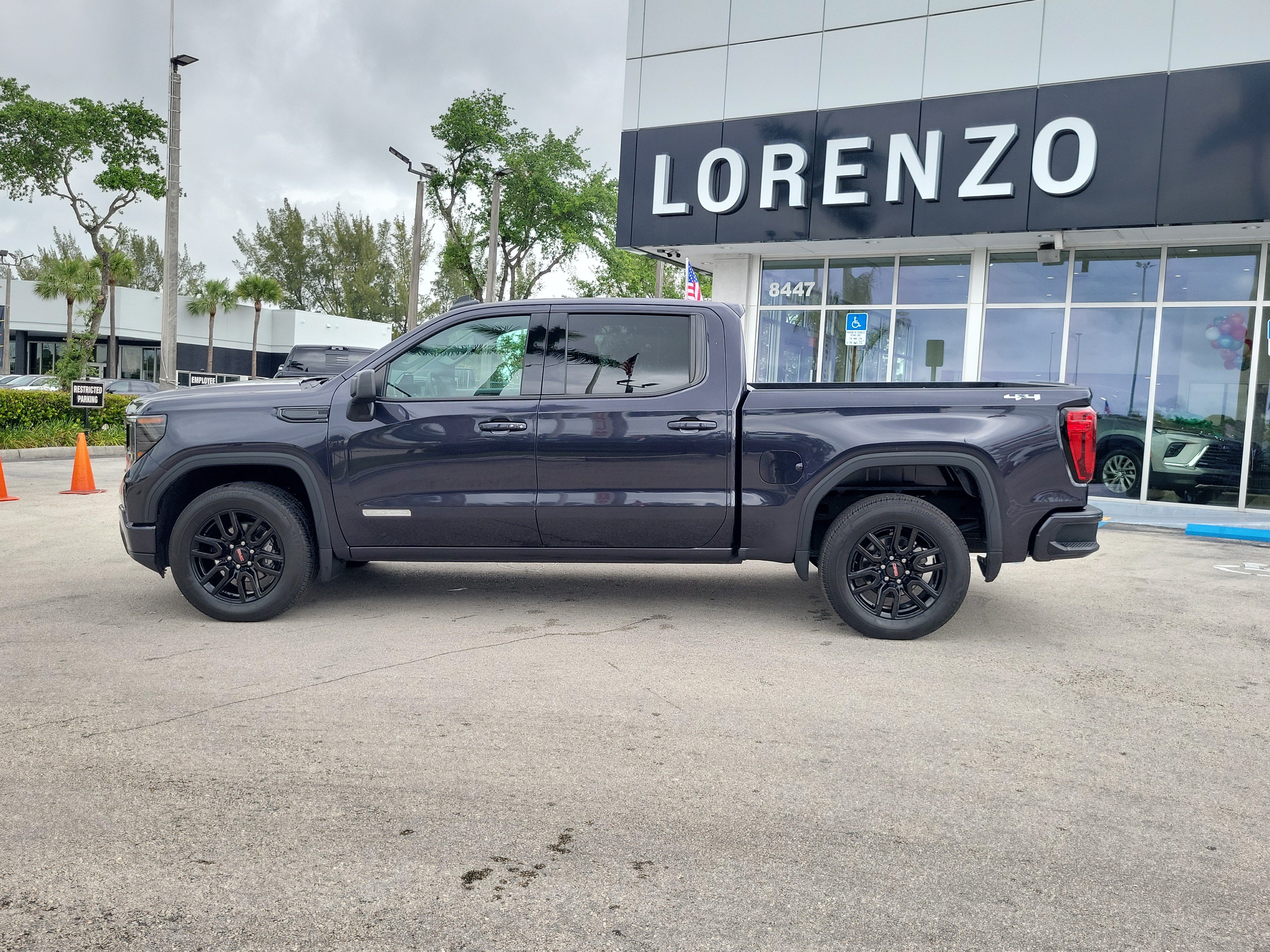 Used 2024 GMC Sierra 1500 Elevation AWD/4WD image 8