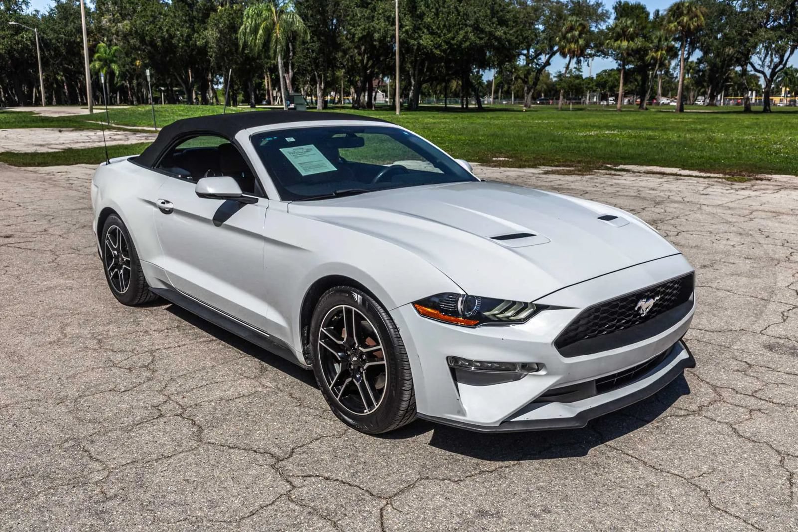 Used 2018 Ford Mustang Premium RWD image 15