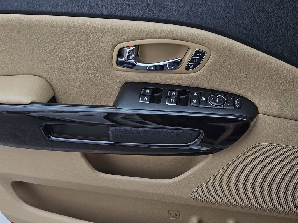 Used 2020 Kia Sedona SX image 19