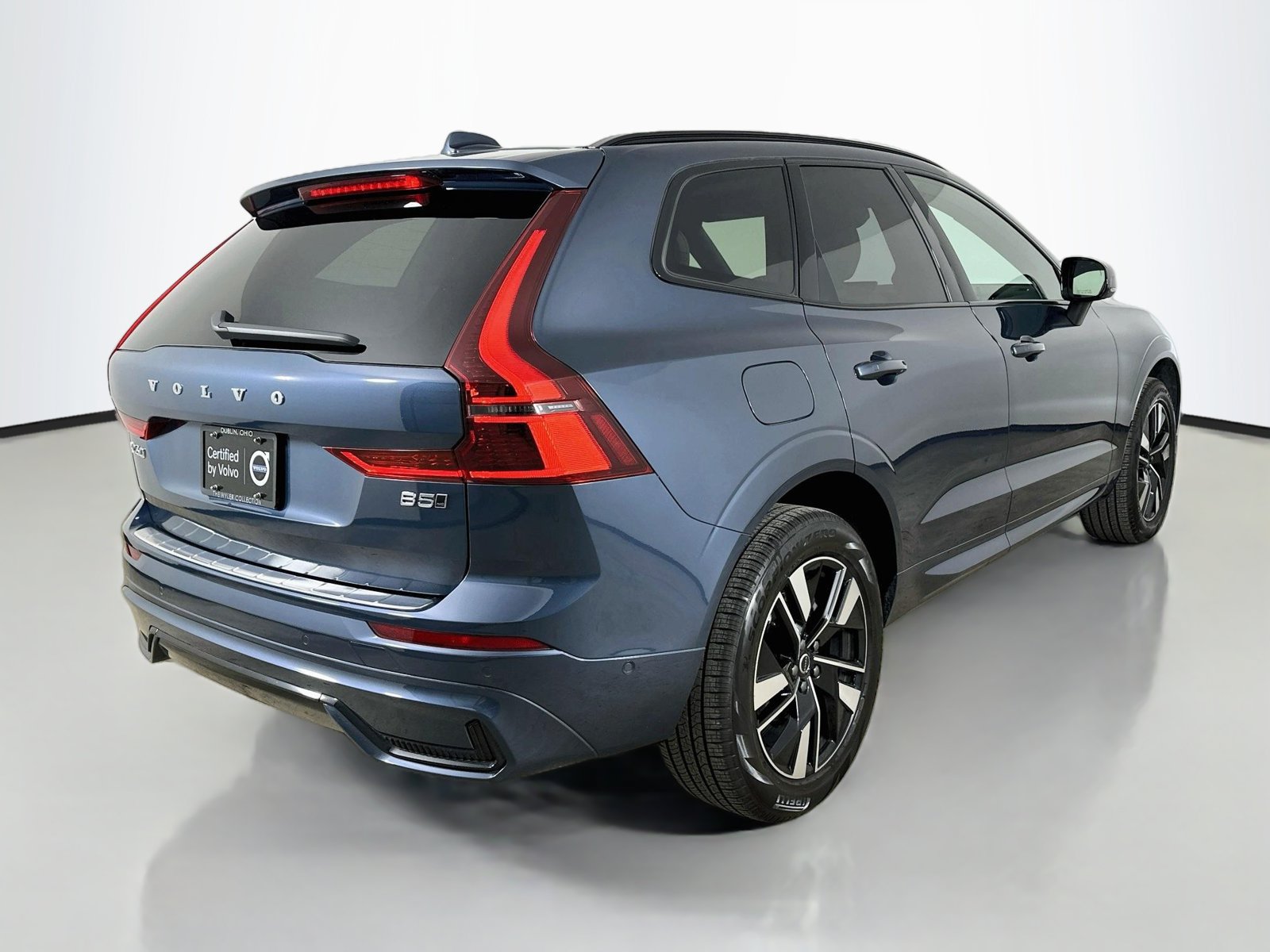 New 2026 Volvo XC60 B5 Plus w/ Protection Package Premier AWD/4WD image 5