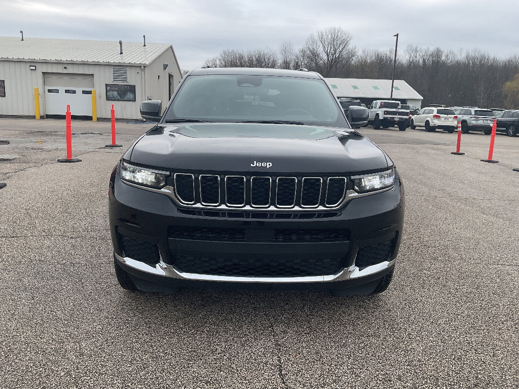 Used 2024 Jeep Grand Cherokee L Laredo w/ Luxury Tech Group I image 2