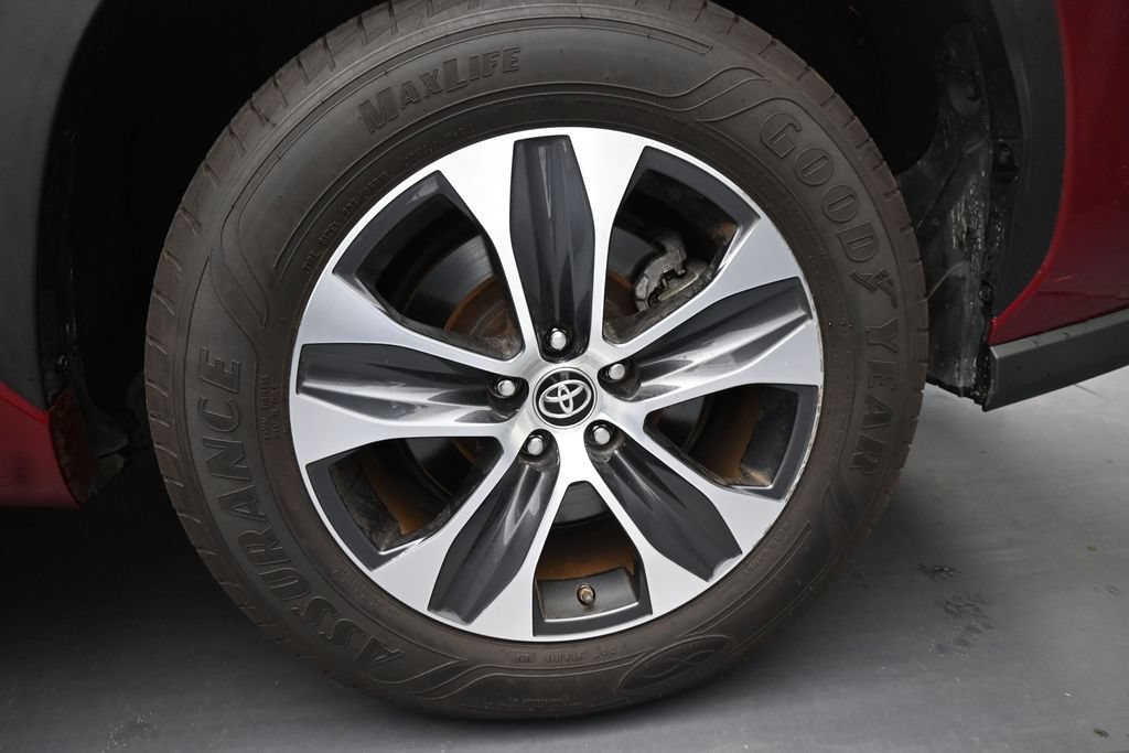 Used 2020 Toyota Highlander XLE FWD image 15