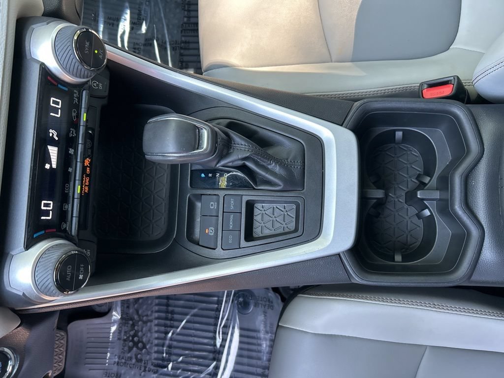 Used 2022 Toyota RAV4 XLE Premium FWD image 17