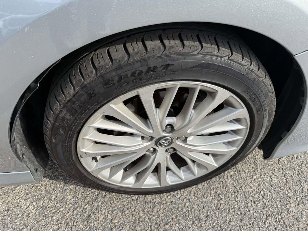 Used 2020 Toyota Camry XLE image 10
