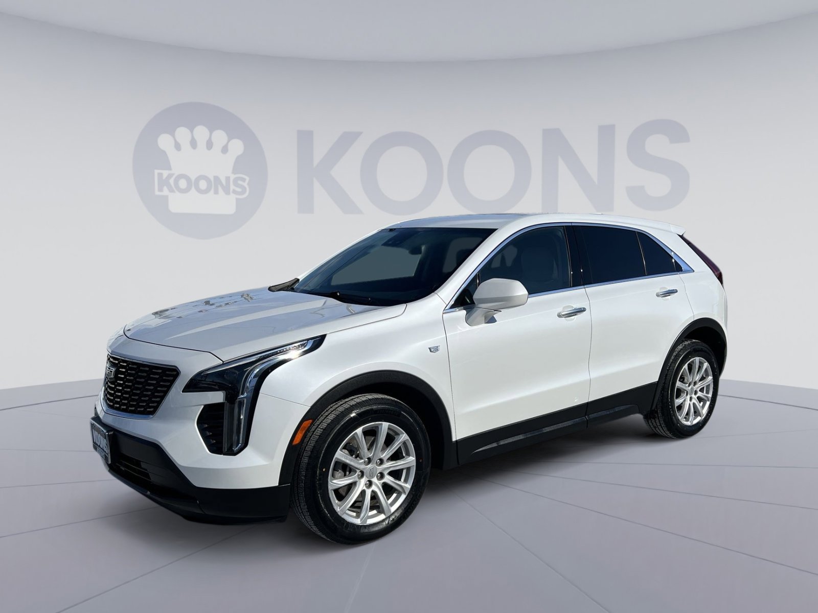 Used 2023 Cadillac XT4 Luxury w/ Cold Weather Package image 1