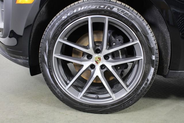 Certified 2024 Porsche Macan image 12