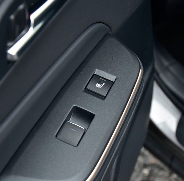 Used 2023 Toyota Crown Limited image 17