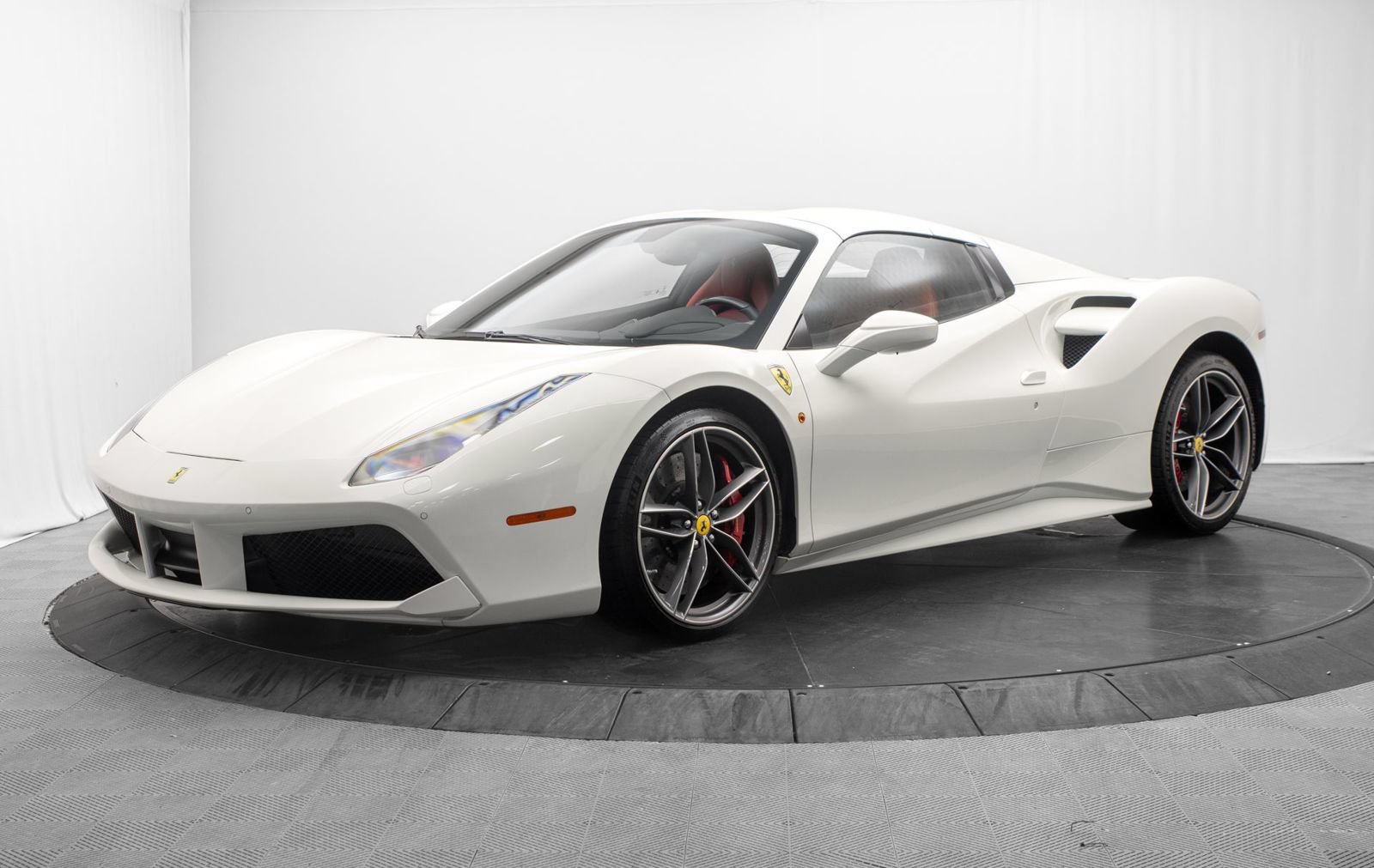 Used 2019 Ferrari 488 Spider RWD image 11