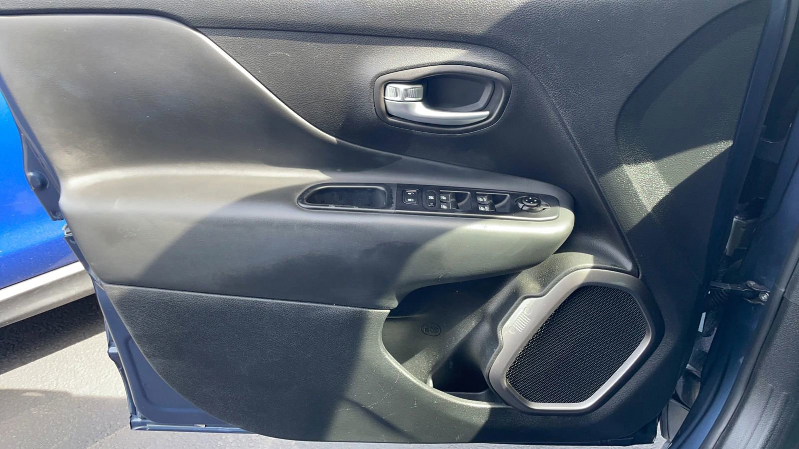 Used 2022 Jeep Renegade Latitude AWD/4WD image 26