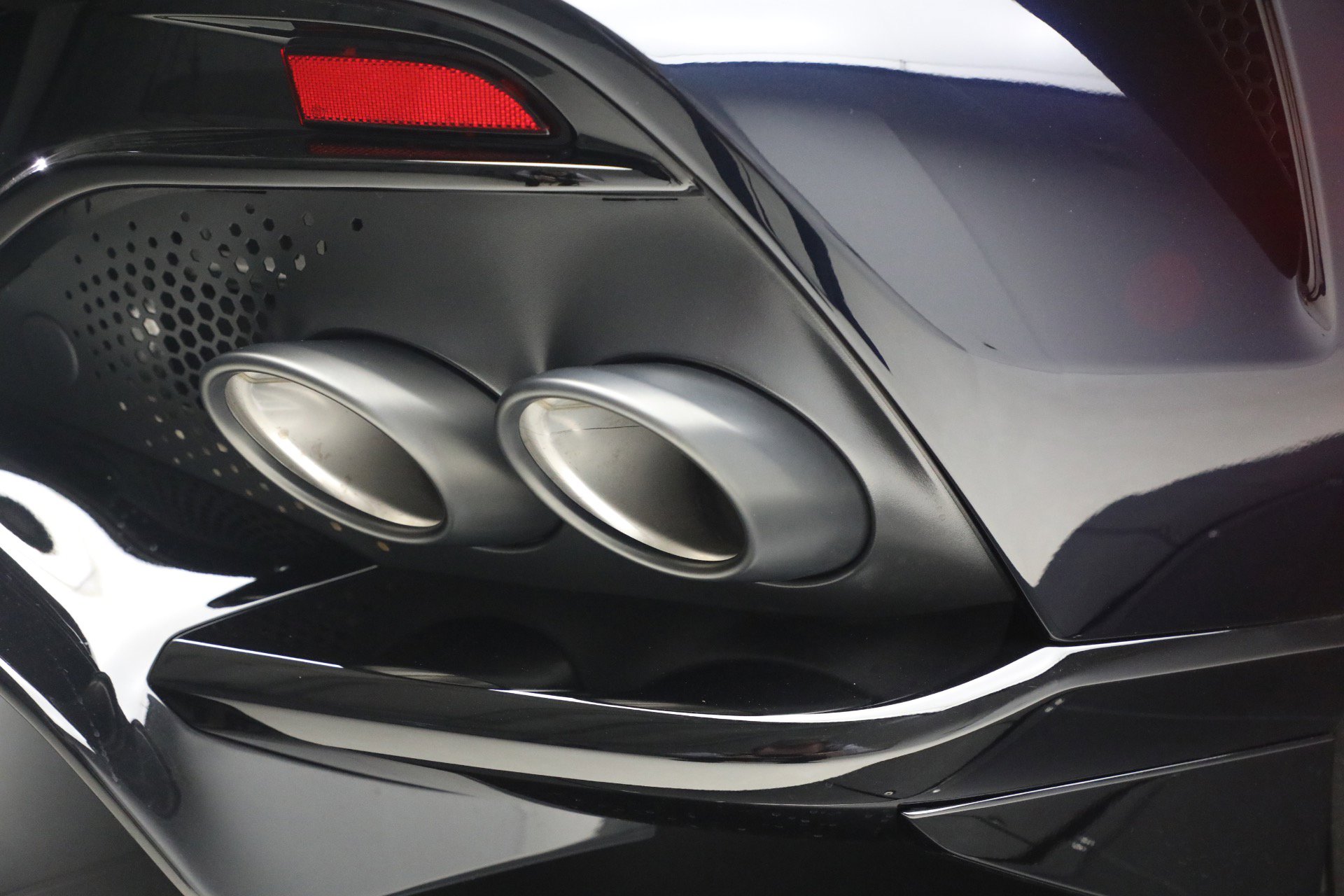 New 2026 Aston Martin DBX 707 image 40
