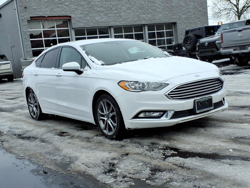 Used 2017 Ford Fusion SE w/ Equipment Group 201A image 7