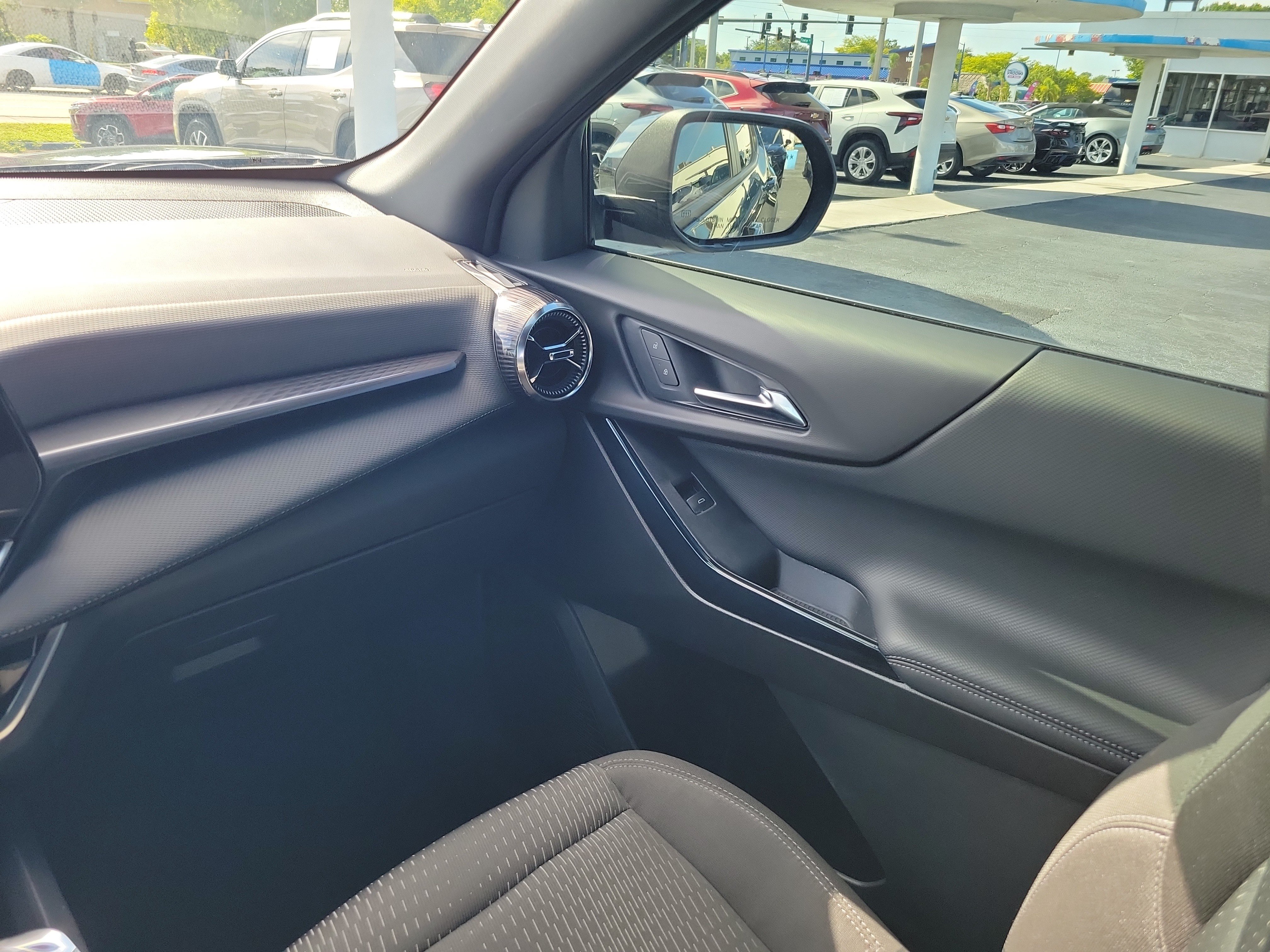 Used 2026 Chevrolet Equinox LT FWD image 12