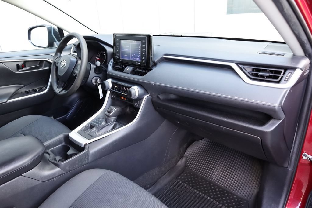 Certified 2021 Toyota RAV4 LE AWD/4WD image 28