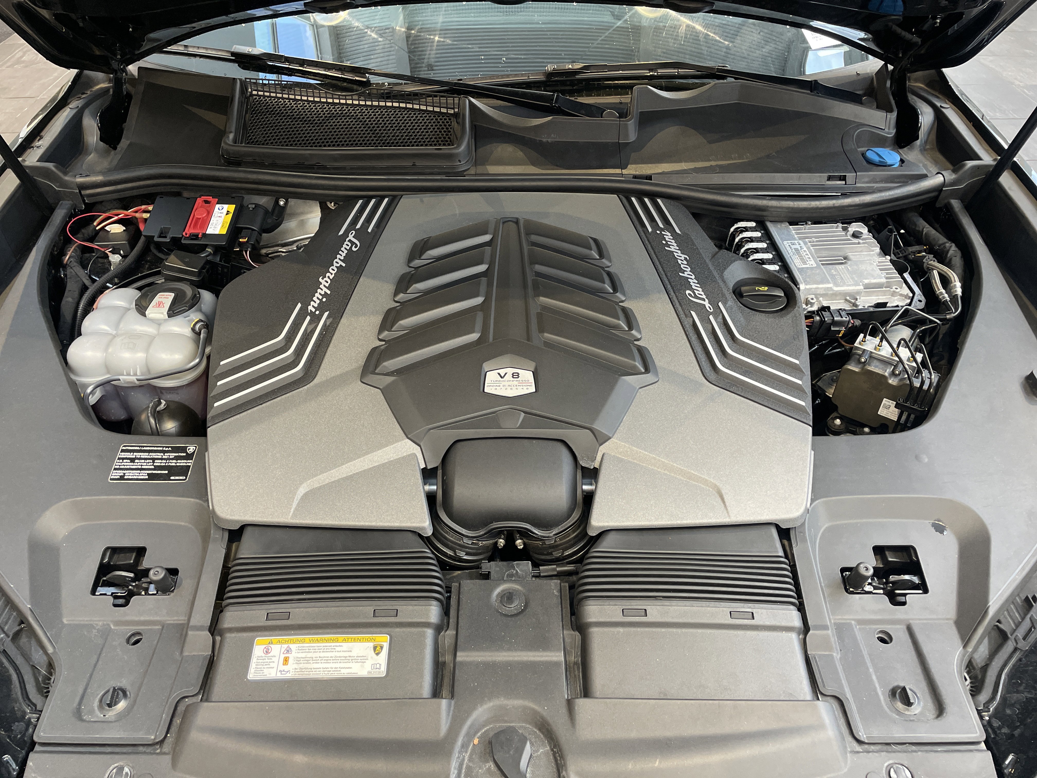 Used 2021 Lamborghini Urus AWD/4WD image 42