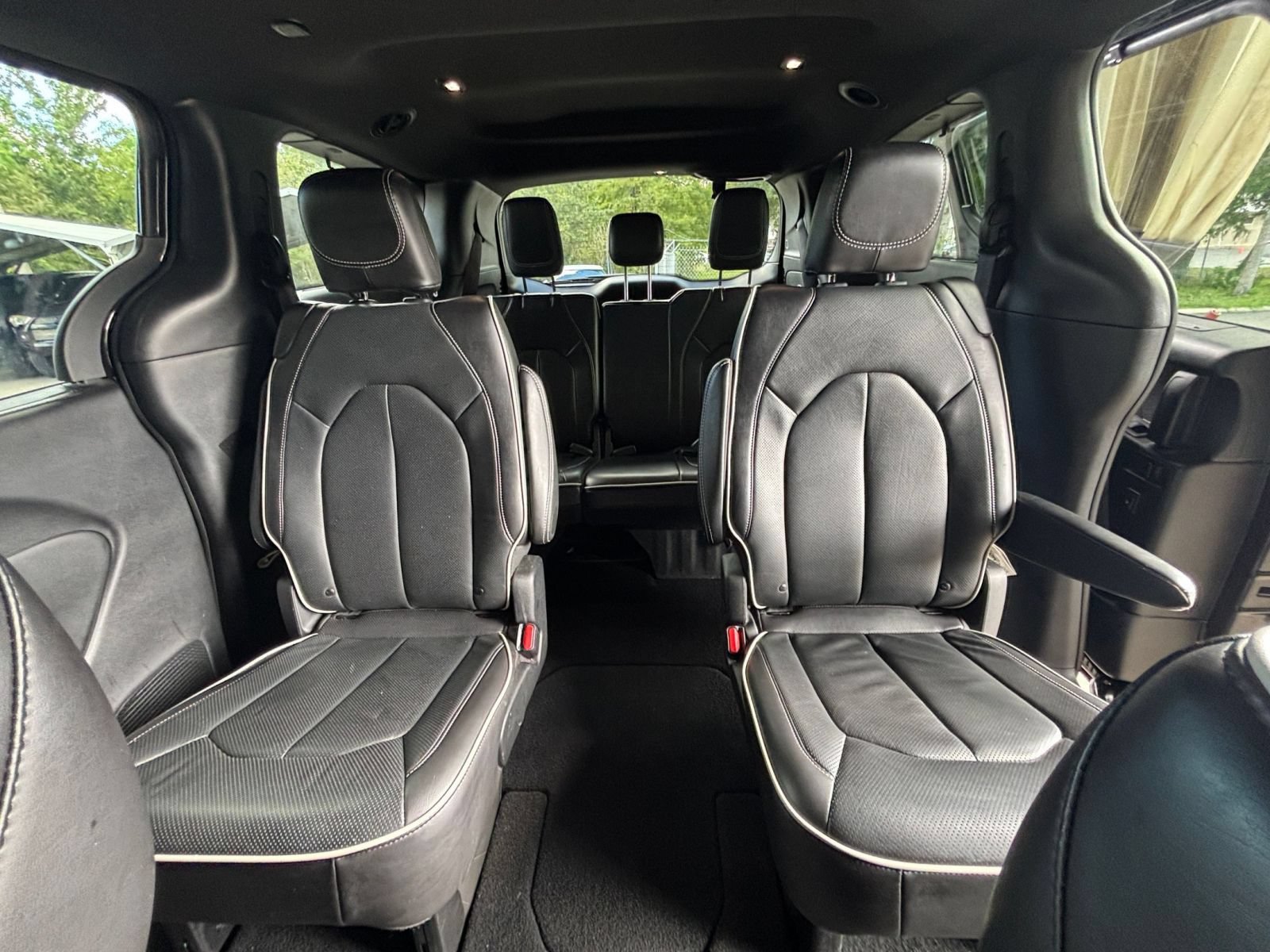 Used 2025 Chrysler Pacifica Limited FWD image 42