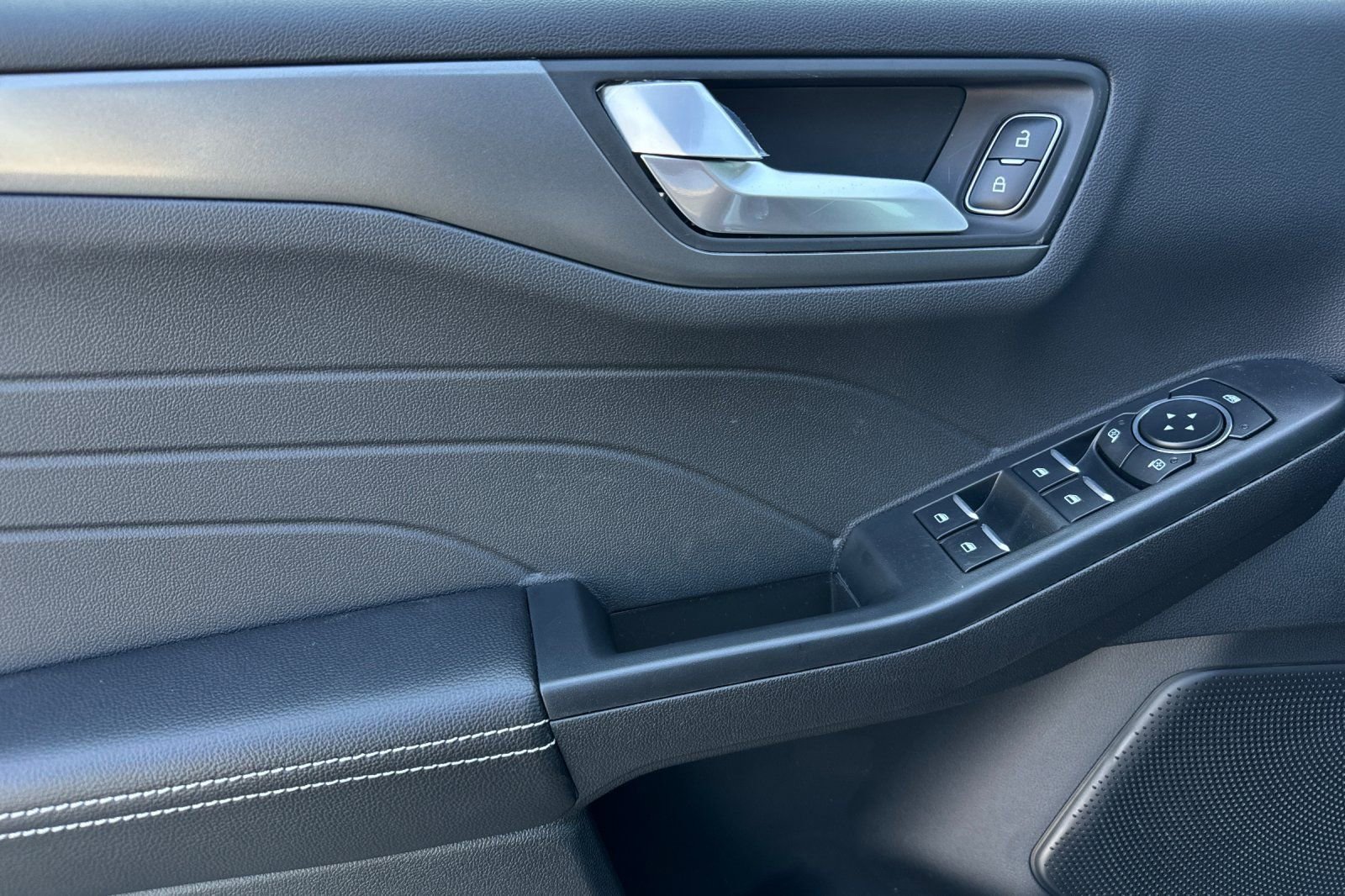 New 2025 Ford Escape SE image 11