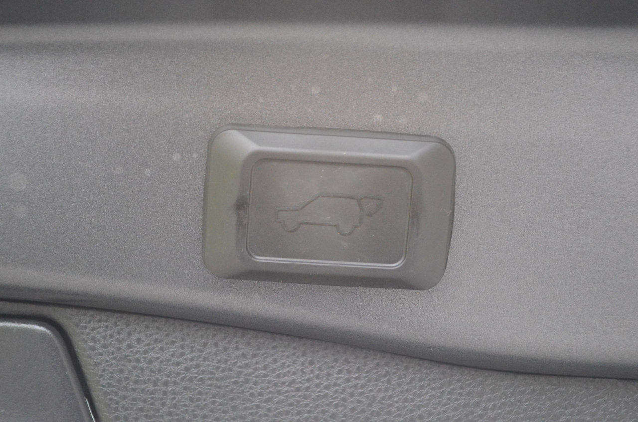 Used 2025 Toyota RAV4 XLE Premium image 16