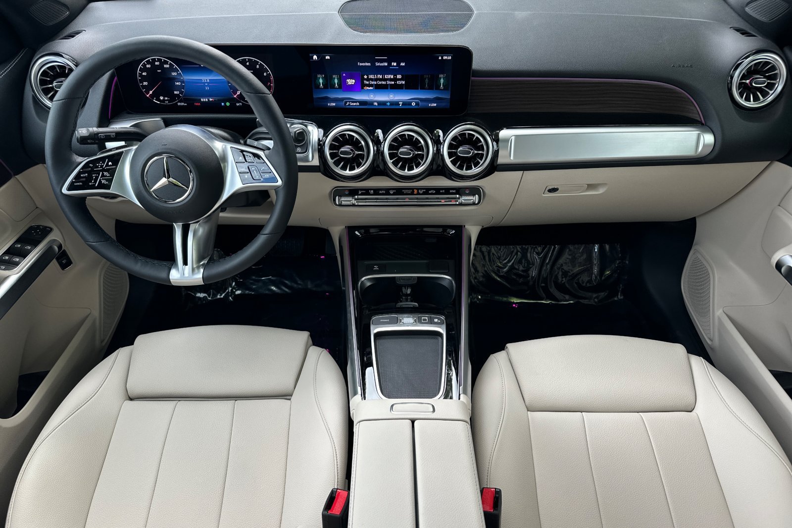 New 2025 Mercedes-Benz GLB 250 4MATIC image 13