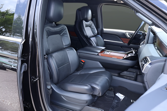 Used 2024 Lincoln Navigator Reserve AWD/4WD image 23