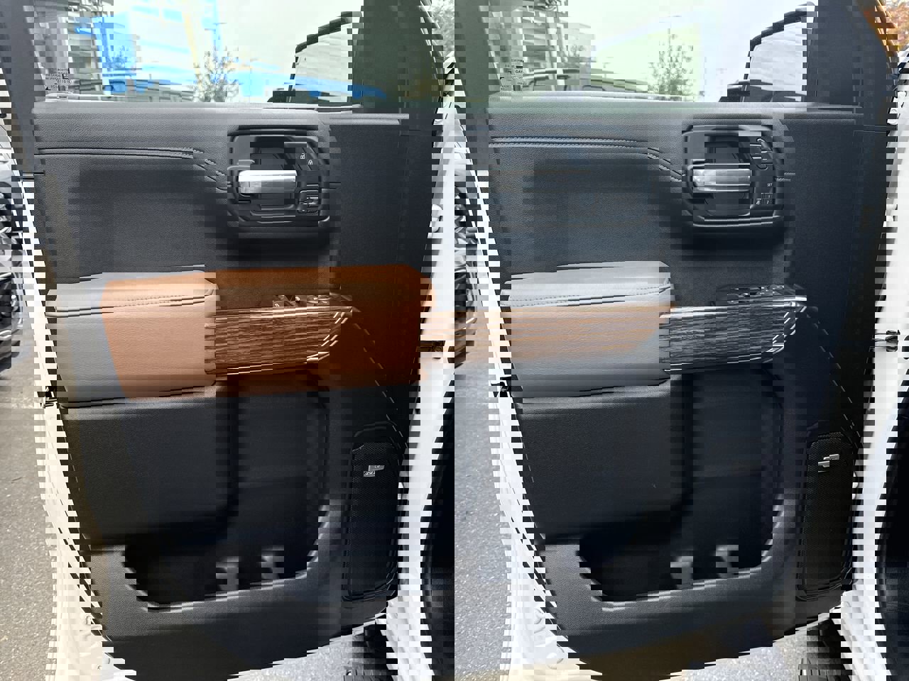 Used 2019 Chevrolet Silverado 1500 High Country w/ Technology Package image 22