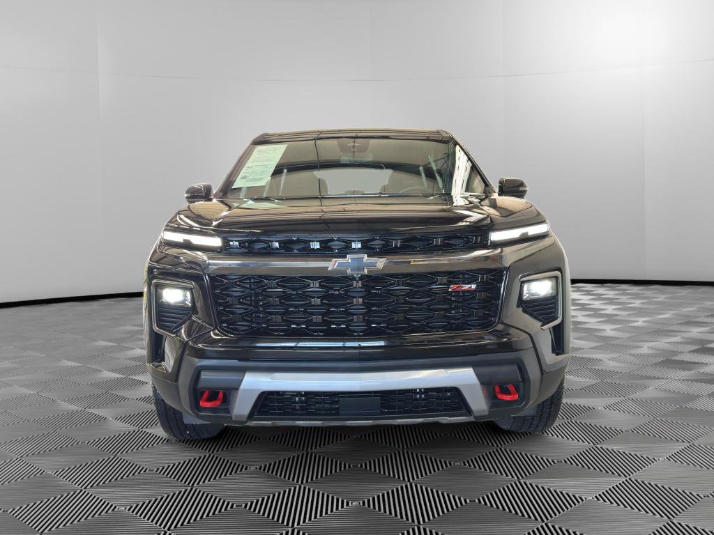 Used 2024 Chevrolet Traverse Z71 image 2