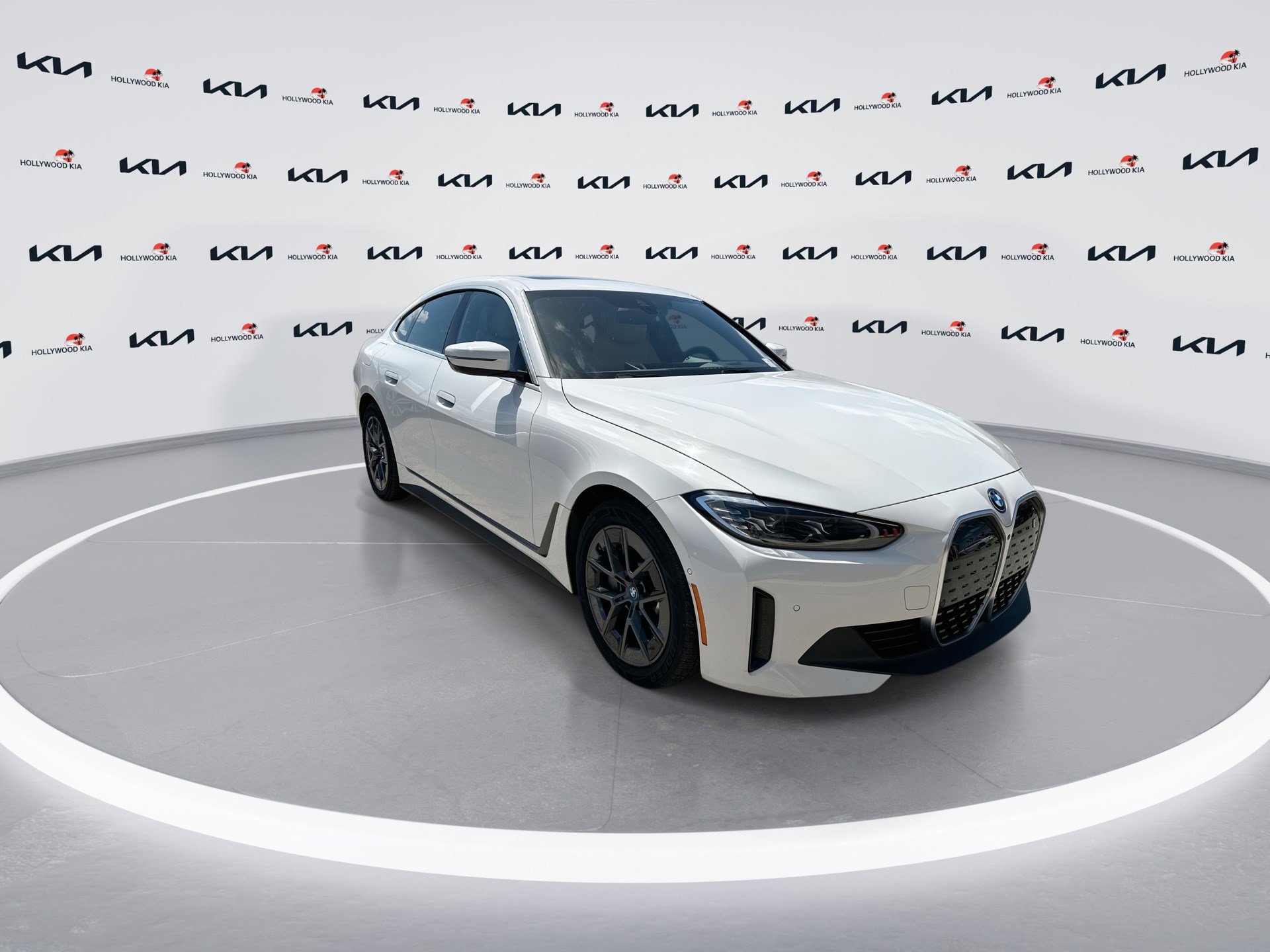 Used 2024 BMW i4 xDrive40i image 2