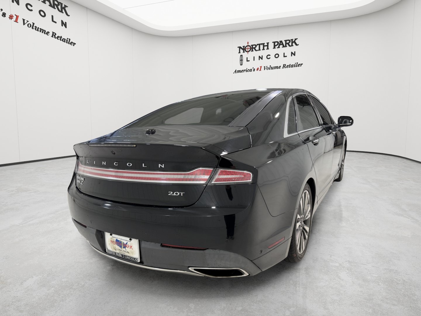 Used 2017 Lincoln MKZ Reserve w/ Luxury Package FWD image 5