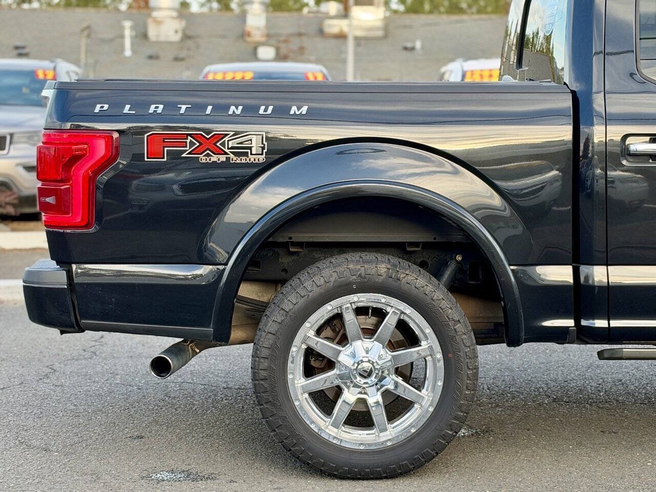 Used 2015 Ford F150 Platinum w/ Equipment Group 701A Luxury AWD/4WD image 9