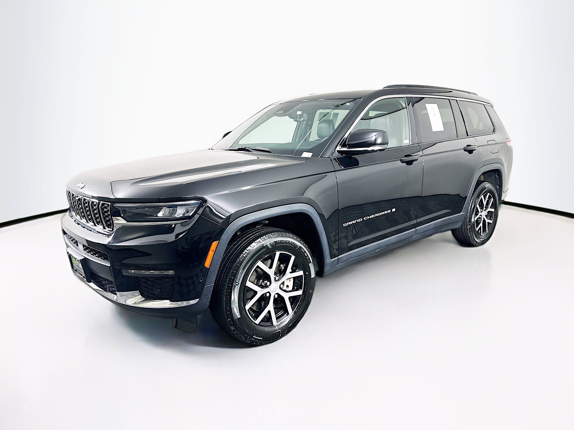Used 2024 Jeep Grand Cherokee L Limited w/ Luxury Tech Group II image 3