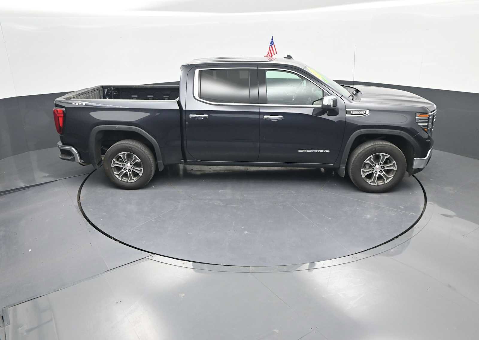 Used 2025 GMC Sierra 1500 SLT AWD/4WD image 19